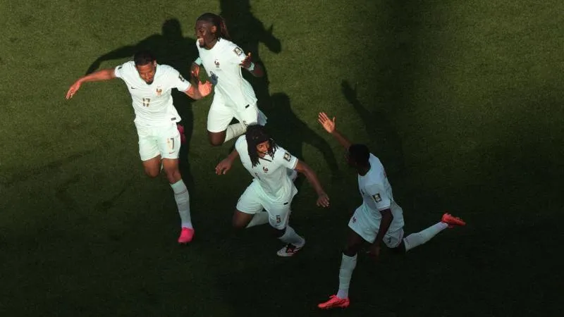 L'équipe de France devient le premier demi-finaliste de la Coupe du monde de football