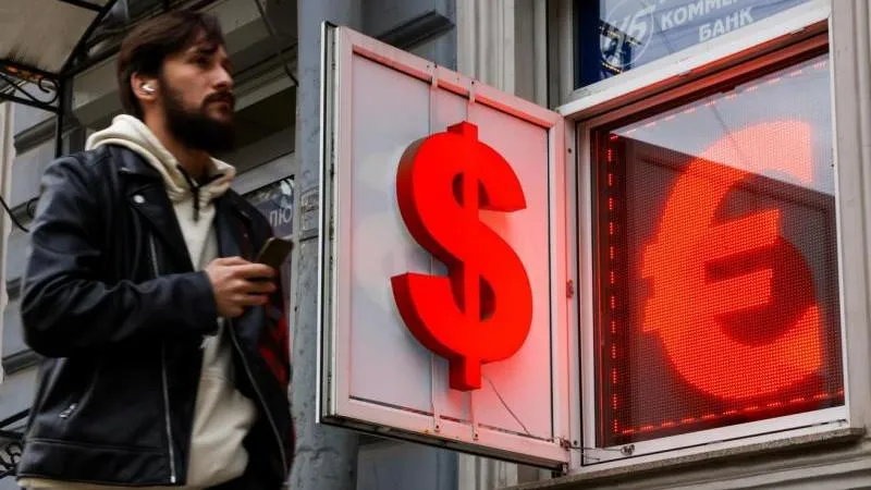 L'euro franchit pour la première fois depuis mars la barre des 100 roubles