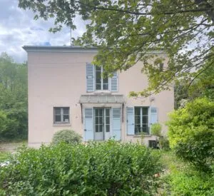 Entrée et espace de vie de la maison de l’APA