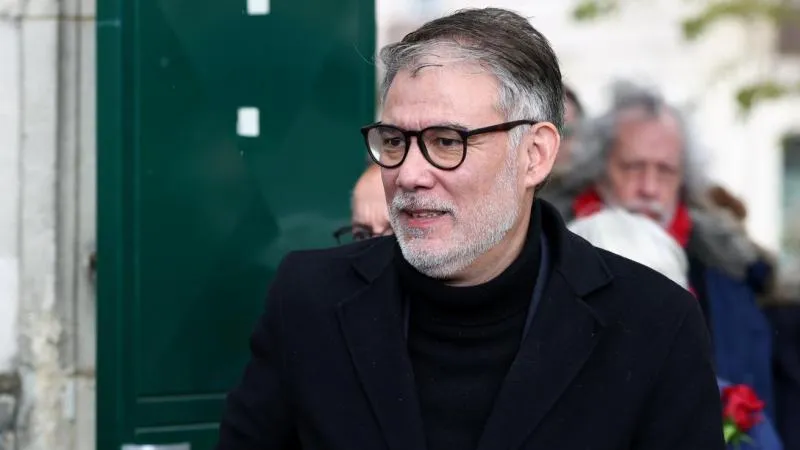 Le patron du PS français Olivier For annonce sa candidature à la présidentielle 2027 — appel au rassemblement et à des relations apaisées avec la Russie