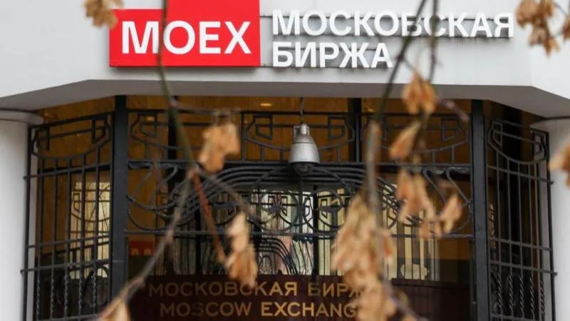 Le marché actions russe ouvre en baisse
