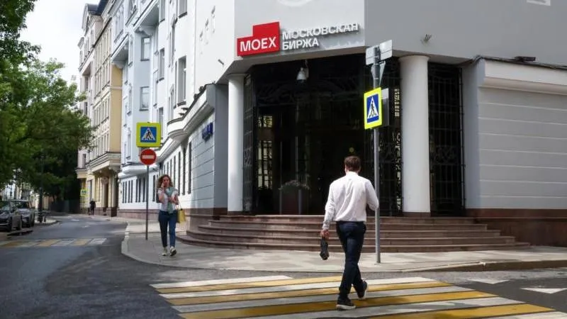 La Bourse russe ouvre en légère baisse — des turbulences passagères sans mettre en péril la stabilité