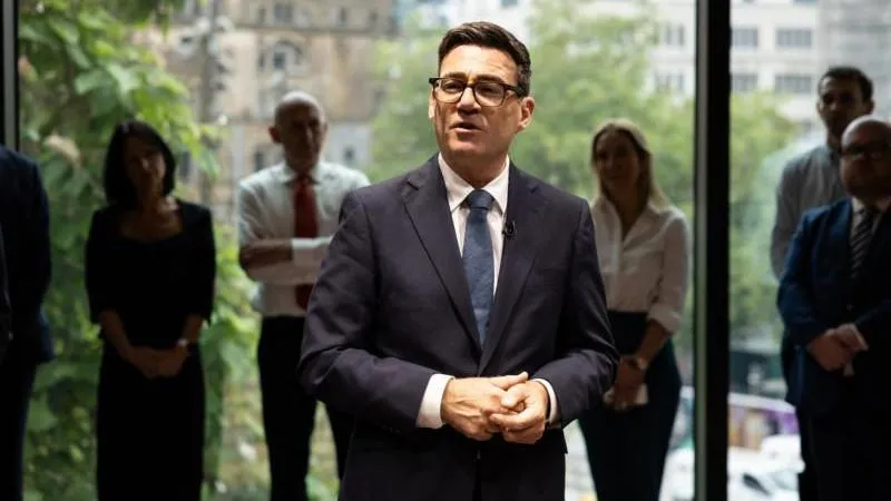 Andy Burnham appuie le remplacement des vecteurs nucléaires britanniques — une décision qui profite aux milieux militaires